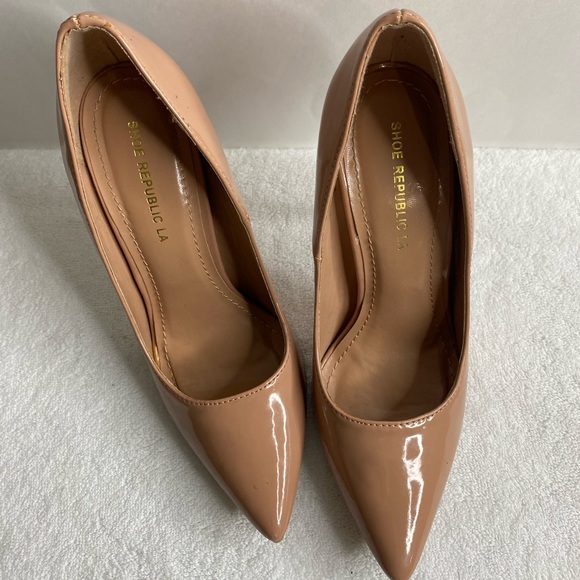 Shoe Republic LA
Paltrow Taupe Patent Leather Pumps/great con/Size 7.5 4.5 inch - Picture 8 of 9